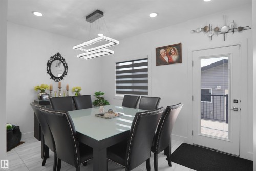 6532 175 Avenue Nw, Edmonton, AB - Indoor Photo Showing Dining Room