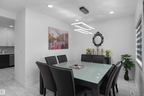 6532 175 Avenue Nw, Edmonton, AB - Indoor Photo Showing Dining Room