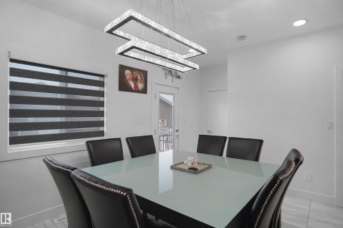 6532 175 Avenue Nw, Edmonton, AB - Indoor Photo Showing Dining Room