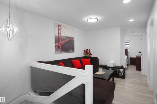 6532 175 Avenue Nw, Edmonton, AB - Indoor Photo Showing Other Room