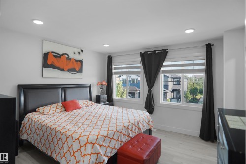 6532 175 Avenue Nw, Edmonton, AB - Indoor Photo Showing Bedroom