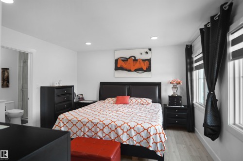 6532 175 Avenue Nw, Edmonton, AB - Indoor Photo Showing Bedroom