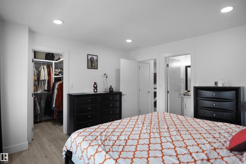 6532 175 Avenue Nw, Edmonton, AB - Indoor Photo Showing Bedroom