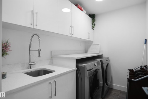 6532 175 Avenue Nw, Edmonton, AB - Indoor Photo Showing Laundry Room