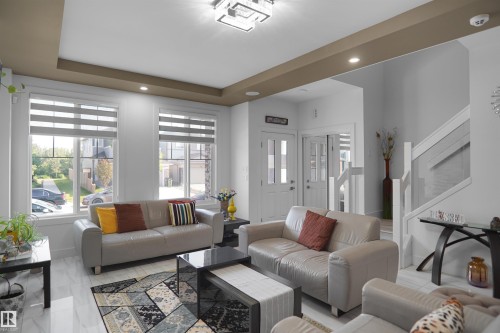 6532 175 Avenue Nw, Edmonton, AB - Indoor Photo Showing Living Room