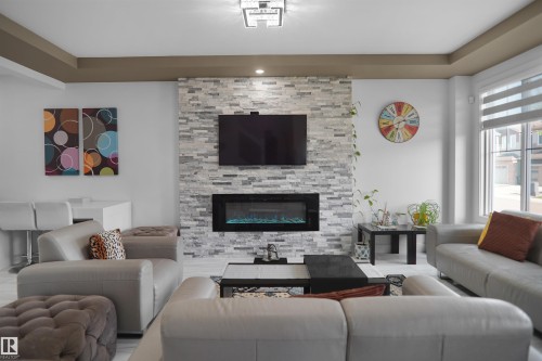 6532 175 Avenue Nw, Edmonton, AB - Indoor Photo Showing Living Room With Fireplace