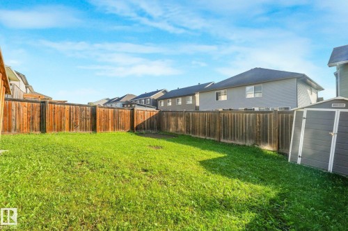 Expansive grassy yard with full perimeter fencing and a storage shed - 7832 Erasmus Wynd Nw, Edmonton, AB 