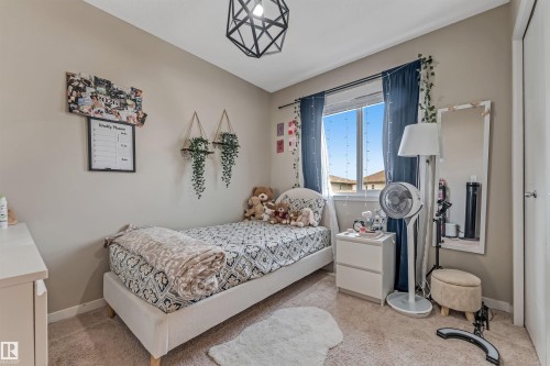 Neutral-toned walls complement plush carpet flooring - 1514 26 Avenue Nw, Edmonton, AB - Indoor Photo Showing Bedroom
