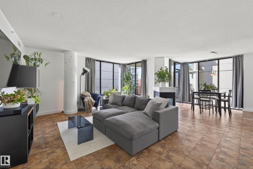 #701 10028 119 St Nw, Edmonton, AB - Indoor Photo Showing Living Room