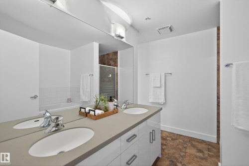#701 10028 119 St Nw, Edmonton, AB - Indoor Photo Showing Bathroom