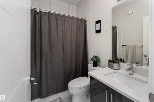 6 Hickory Road, Fort Saskatchewan, AB - Indoor Photo Showing Bathroom
