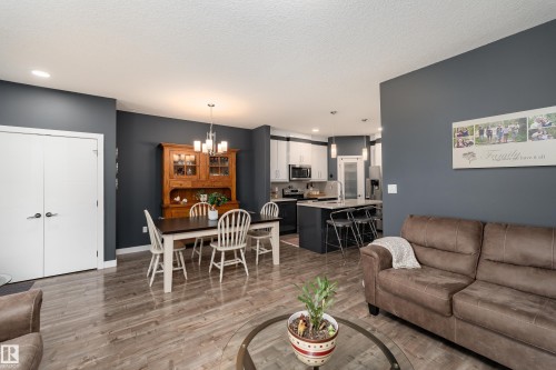 6 Hickory Road, Fort Saskatchewan, AB - Indoor Photo Showing Living Room