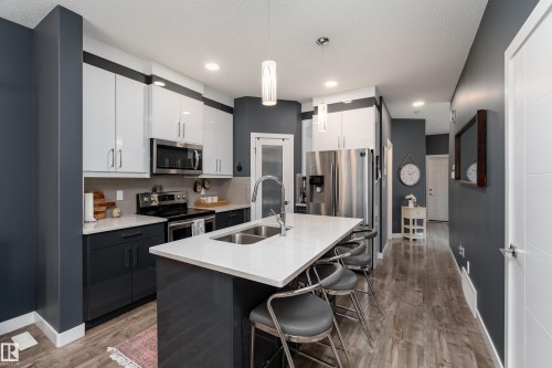 6 Hickory Road, Fort Saskatchewan, AB - Indoor Photo Showing Kitchen With Double Sink With Upgraded Kitchen