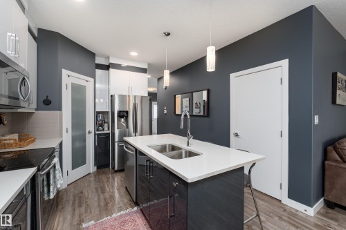 6 Hickory Road, Fort Saskatchewan, AB - Indoor Photo Showing Kitchen With Double Sink With Upgraded Kitchen