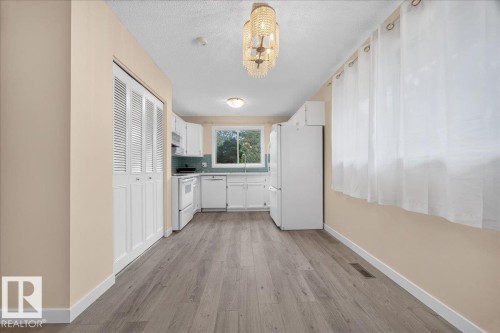 6703 32 Avenue Nw, Edmonton, AB 