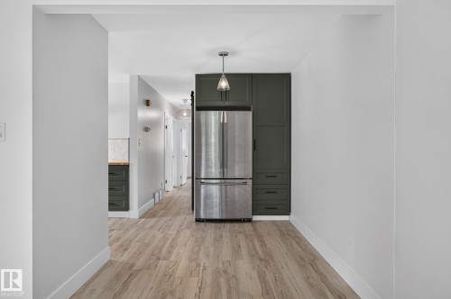 9258 91 Street Nw, Edmonton, AB - Indoor