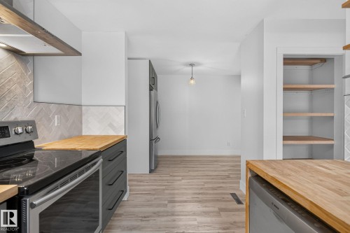 9258 91 Street Nw, Edmonton, AB - Indoor Photo Showing Kitchen