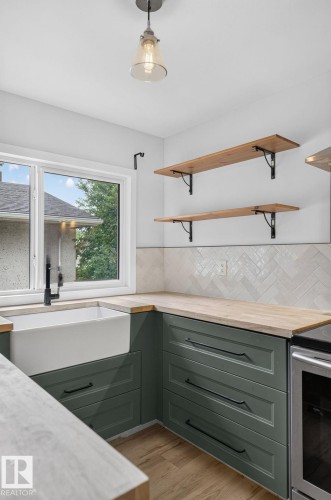 9258 91 Street Nw, Edmonton, AB - Indoor