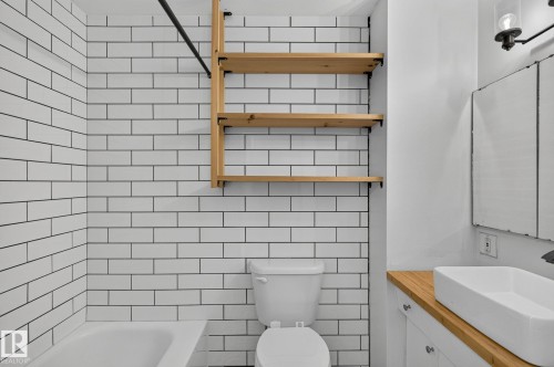 9258 91 Street Nw, Edmonton, AB - Indoor Photo Showing Bathroom