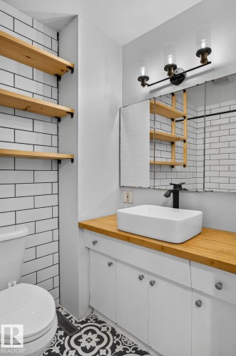 9258 91 Street Nw, Edmonton, AB - Indoor Photo Showing Bathroom