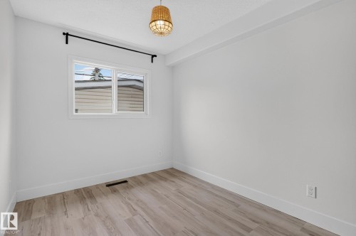 9258 91 Street Nw, Edmonton, AB - Indoor Photo Showing Other Room