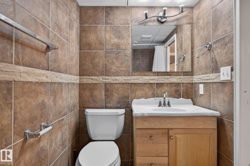 9258 91 Street Nw, Edmonton, AB - Indoor Photo Showing Bathroom