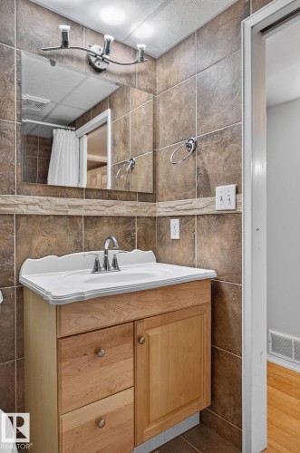 9258 91 Street Nw, Edmonton, AB - Indoor Photo Showing Bathroom