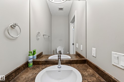 5421 167A Avenue Nw, Edmonton, AB 