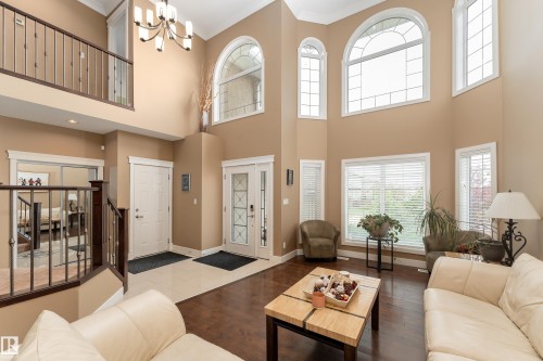 107 Mcdowell Wynd, Leduc, AB - Indoor Photo Showing Living Room