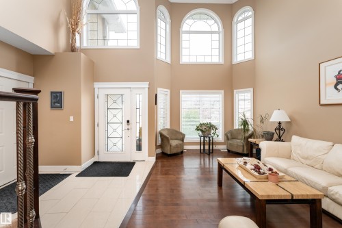 107 Mcdowell Wynd, Leduc, AB - Indoor Photo Showing Living Room