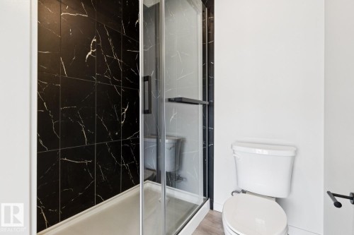 3290 Kulay Way Sw, Edmonton, AB - Indoor Photo Showing Bathroom