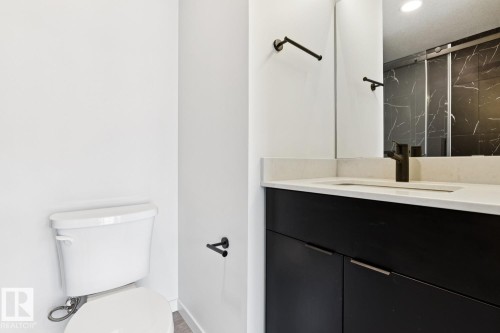 3290 Kulay Way Sw, Edmonton, AB - Indoor Photo Showing Bathroom