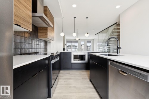 3290 Kulay Way Sw, Edmonton, AB - Indoor Photo Showing Kitchen With Upgraded Kitchen