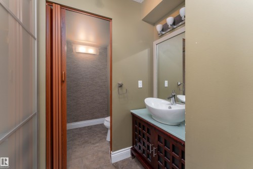 #901 10125 109 St Nw, Edmonton, AB 