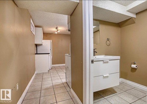9072 52 Street Nw, Edmonton, AB 
