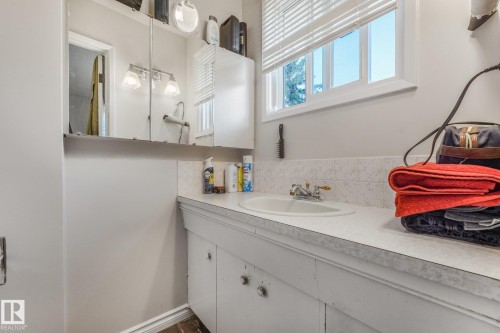 9532 138 Avenue Nw, Edmonton, AB 