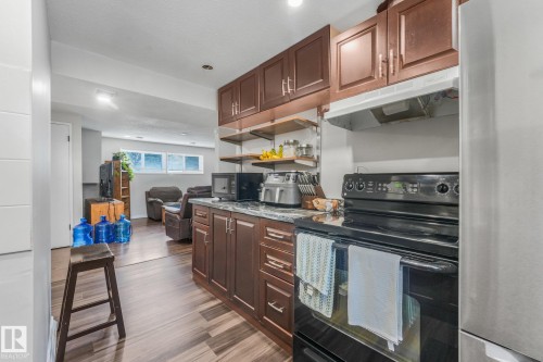 9532 138 Avenue Nw, Edmonton, AB 