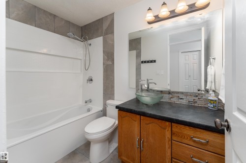 10415 39A Avenue Nw, Edmonton, AB 