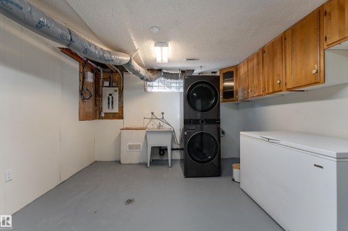 10415 39A Avenue Nw, Edmonton, AB 