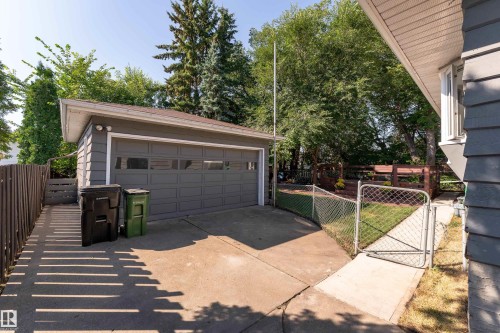 10415 39A Avenue Nw, Edmonton, AB 
