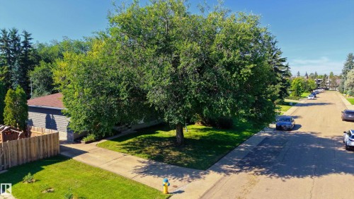 10415 39A Avenue Nw, Edmonton, AB 