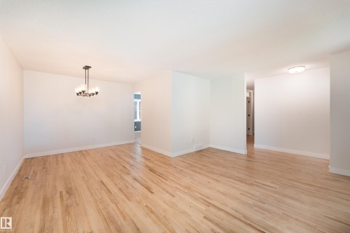 10415 39A Avenue Nw, Edmonton, AB 