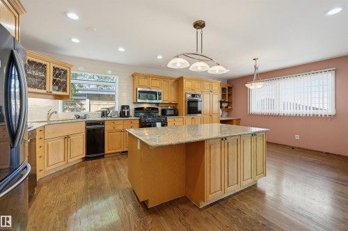 13908 89A Avenue Nw, Edmonton, AB 