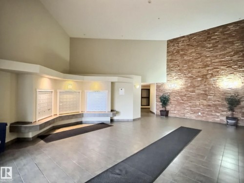 #103 5350 199 St Nw, Edmonton, AB - Indoor
