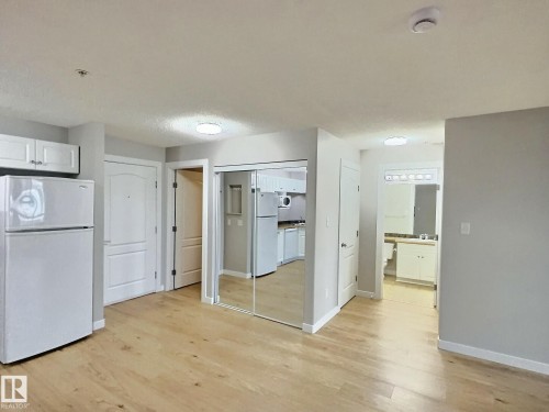 #103 5350 199 St Nw, Edmonton, AB - Indoor Photo Showing Kitchen