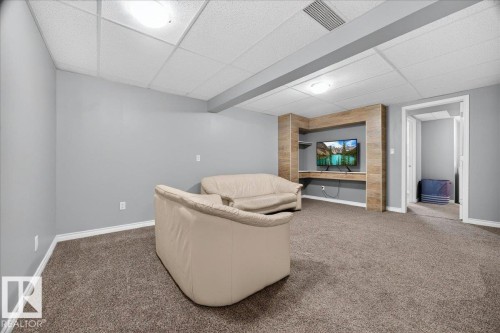5211 94A Avenue Nw, Edmonton, AB 