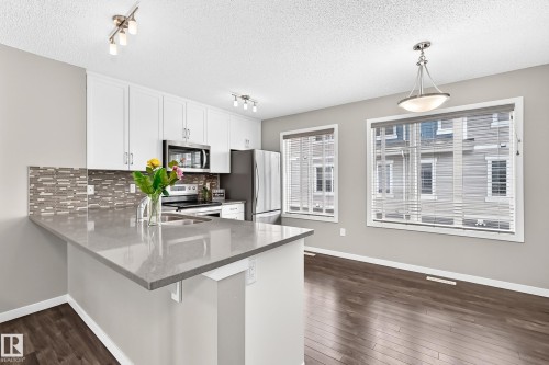 #155 2905 141 St Sw, Edmonton, AB - Indoor Photo Showing Kitchen With Upgraded Kitchen
