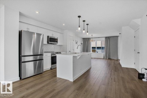 12 Elliot Wynd, Fort Saskatchewan, AB - Indoor Photo Showing Kitchen With Upgraded Kitchen