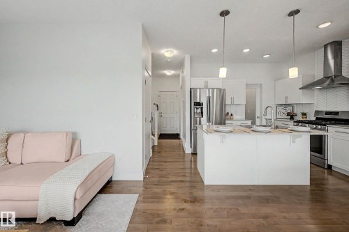 12120 177 Avenue Nw, Edmonton, AB - Indoor Photo Showing Kitchen With Upgraded Kitchen