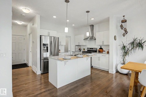 12120 177 Avenue Nw, Edmonton, AB - Indoor Photo Showing Kitchen With Upgraded Kitchen